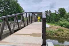 Geh- und Radbrücke Bogen über die Staatsstraße St 2139  in Bärndorf