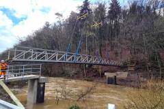 Radwegbrücke aus Aluminium über die Prüm.