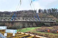 Radwegbrücke aus Aluminium über die Prüm.